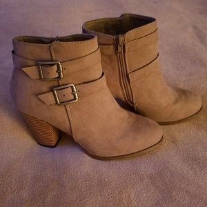 JustFab Shoes - Barely Worn Justfab Ankle Booties JustFab Shoes - Barely Worn Justfab Ankle Booties